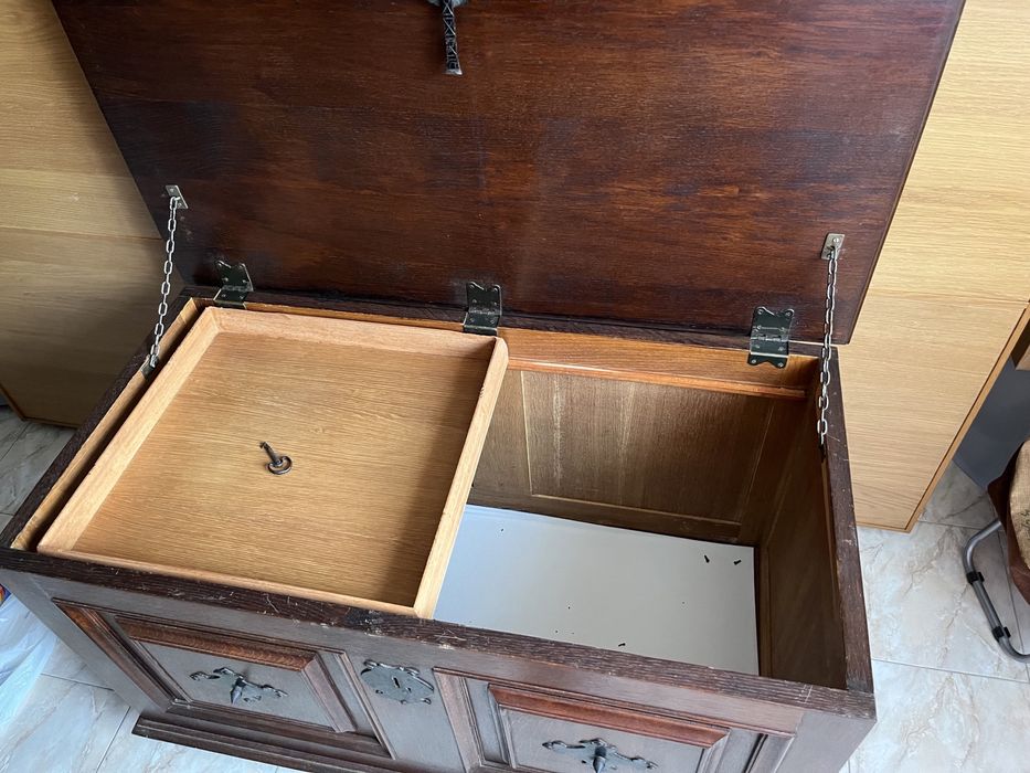 Arca de madeira maciça