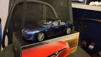 Tesla Model S 1:18 Salonowy