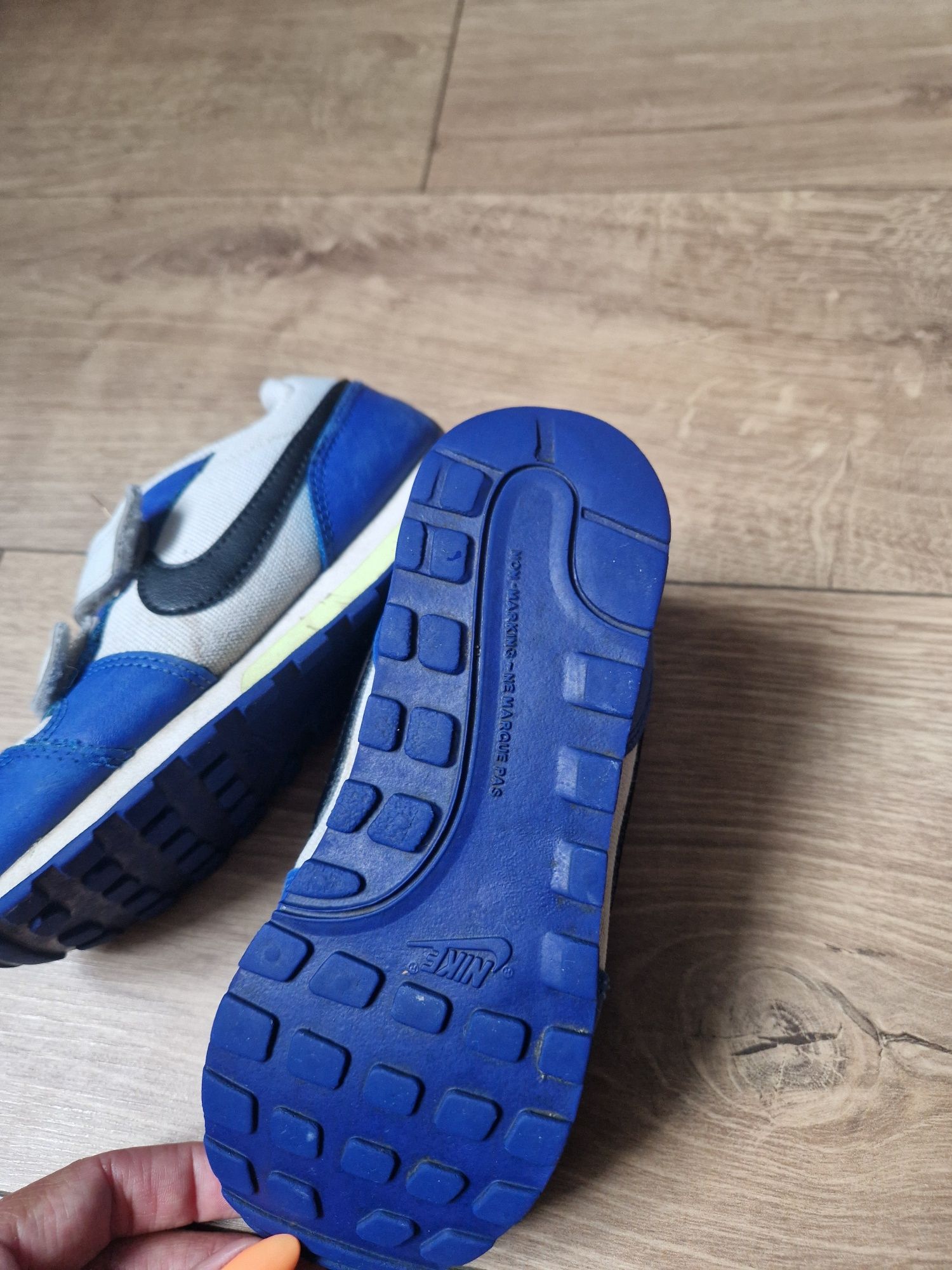 Buty dla chłopca Nike 29.5 i slippersfamily 29