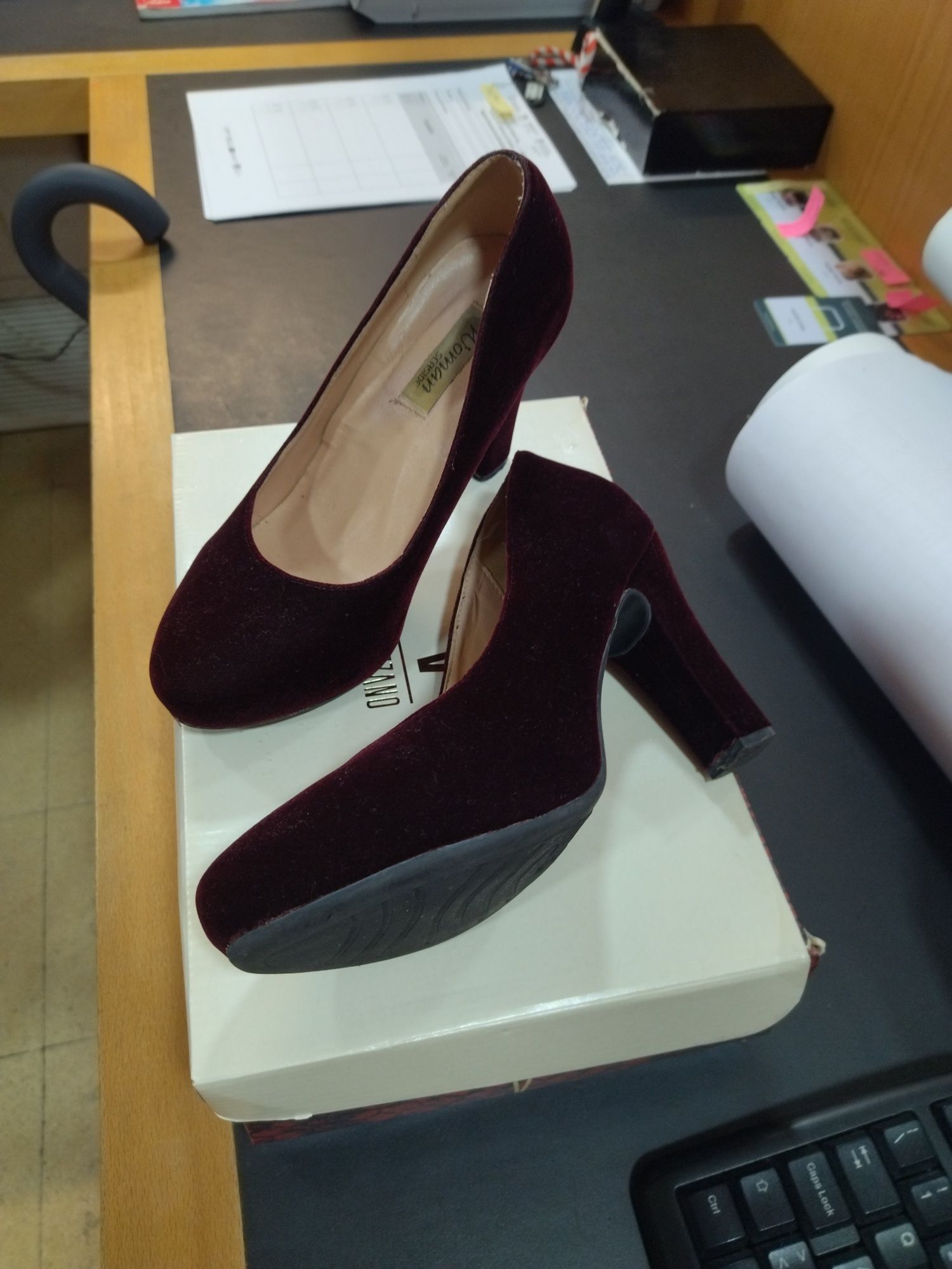 Sapatos em camurça - Novos