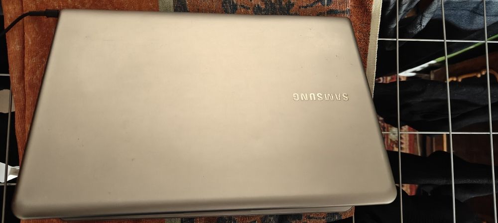 Продам ноутбук samsung 530u