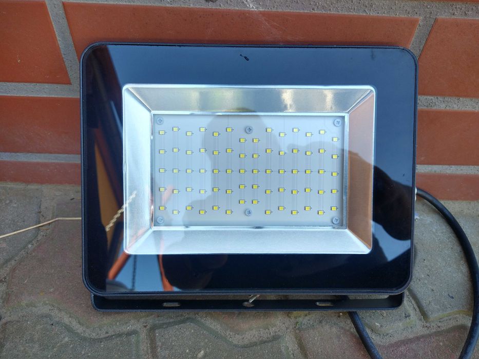 Naświetlacz LED halogen