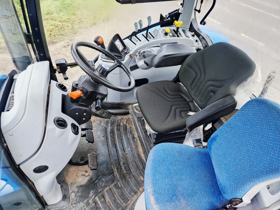 New Holland T6010 tuz bardzo ładny stan 4 cyl  case