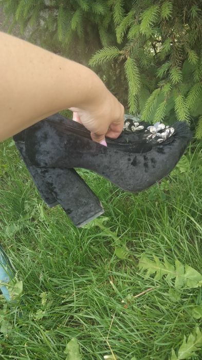 Туфлі на каблку замшеві