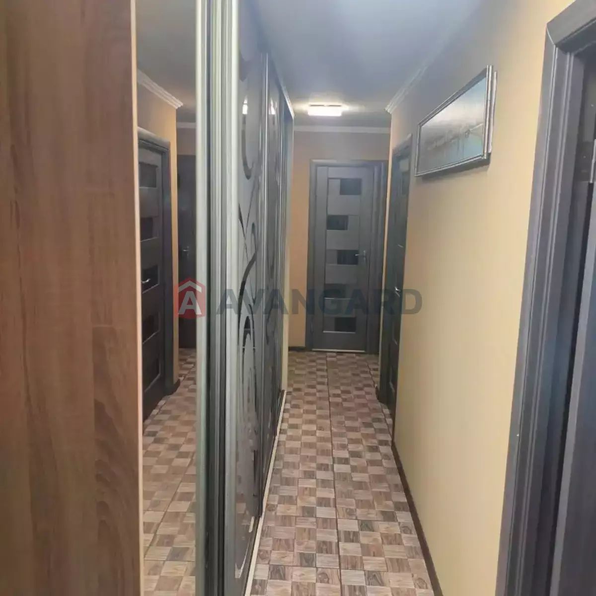 Продам 3 ком кв 70 кв м Караван Левобережны