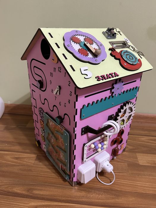 Бізі борд будинок