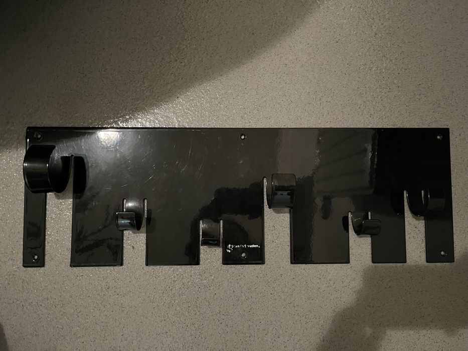 Wieszak ścienny czarny Born in Sweden