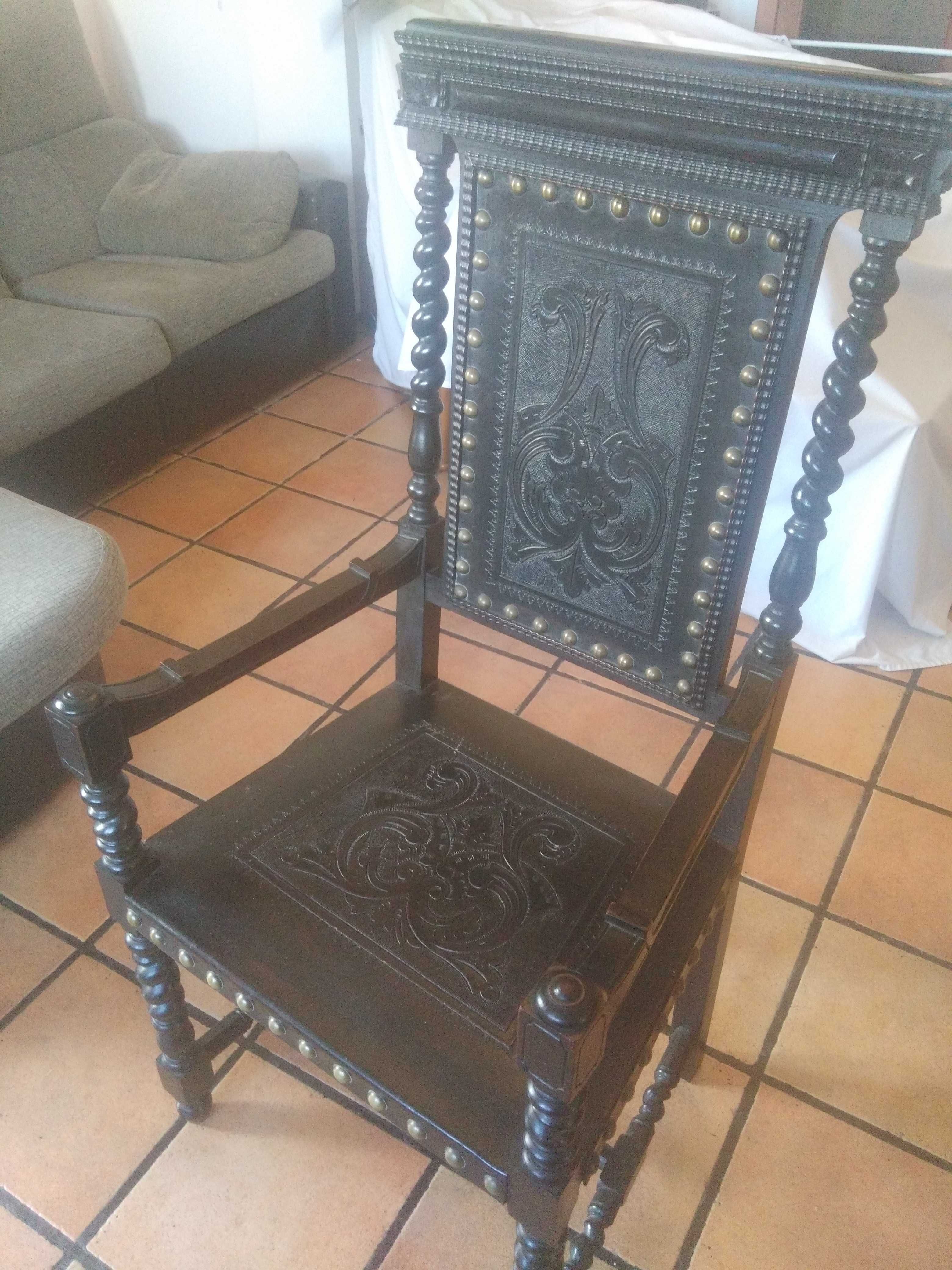 Cadeira imponente estilo Manuelino
