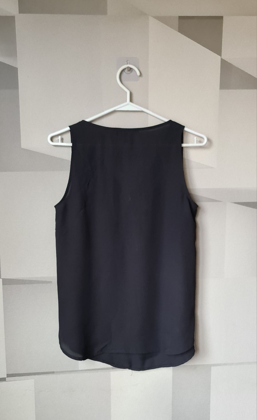 Bluzka czarna,zwiewna, bez rękawów, elegancka, rozmiar S/36 ATMOSPHERE