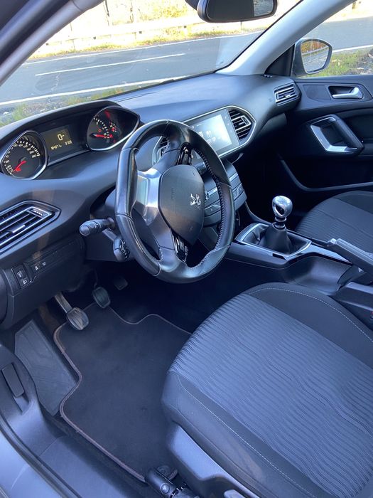 Peugeot 308 2016 року