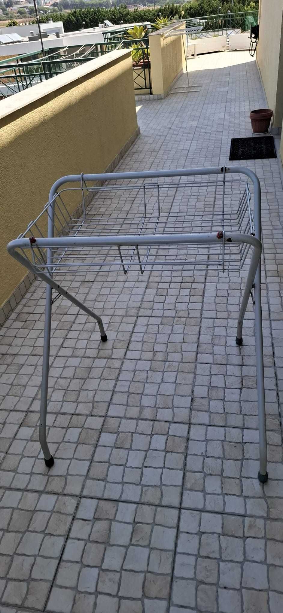 Banheira com pernas / suporte para bebes