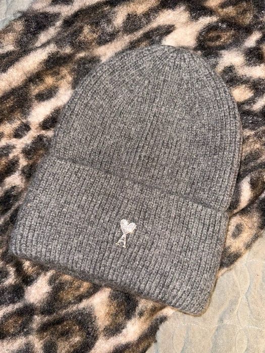 Тепла ангорова шапка жіноча Рвана — стильна зимова модель!