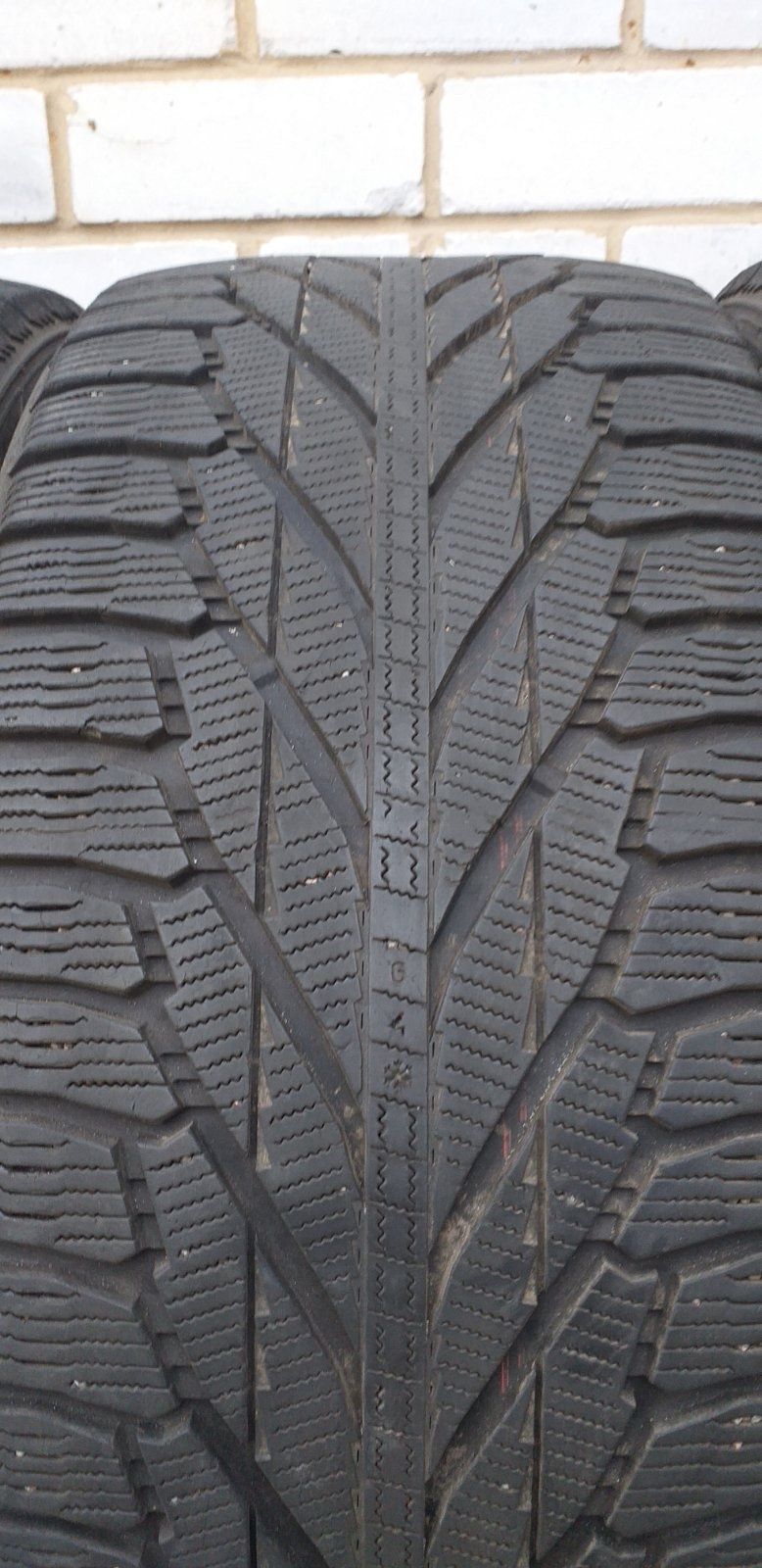 Зимова гума Nokian Hakkapeliitta 275/45 R20