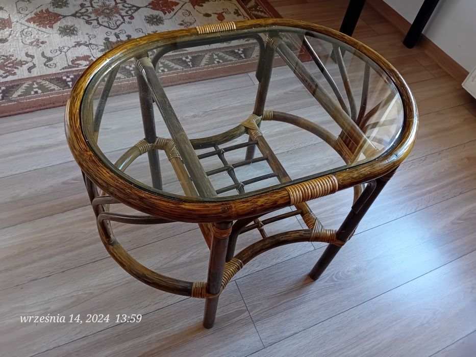 Regał rattanowy z drzwiami