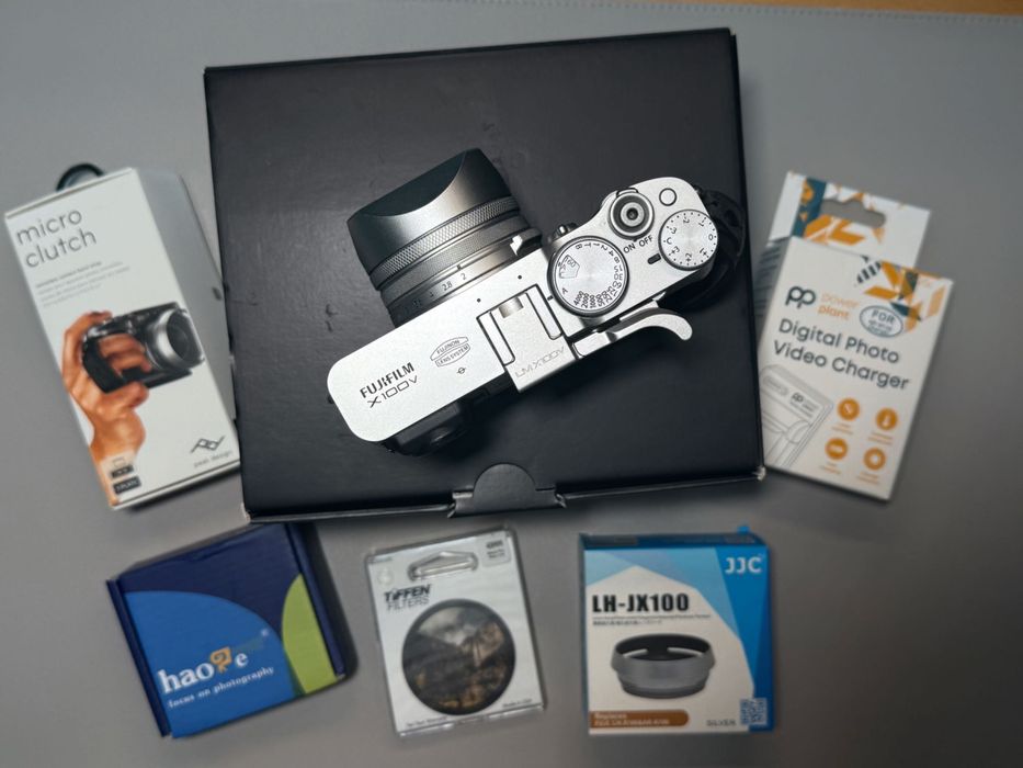 Фотоапарат Fujifilm X100V Silver (+багато аксесуарів до X100V, X100VI)