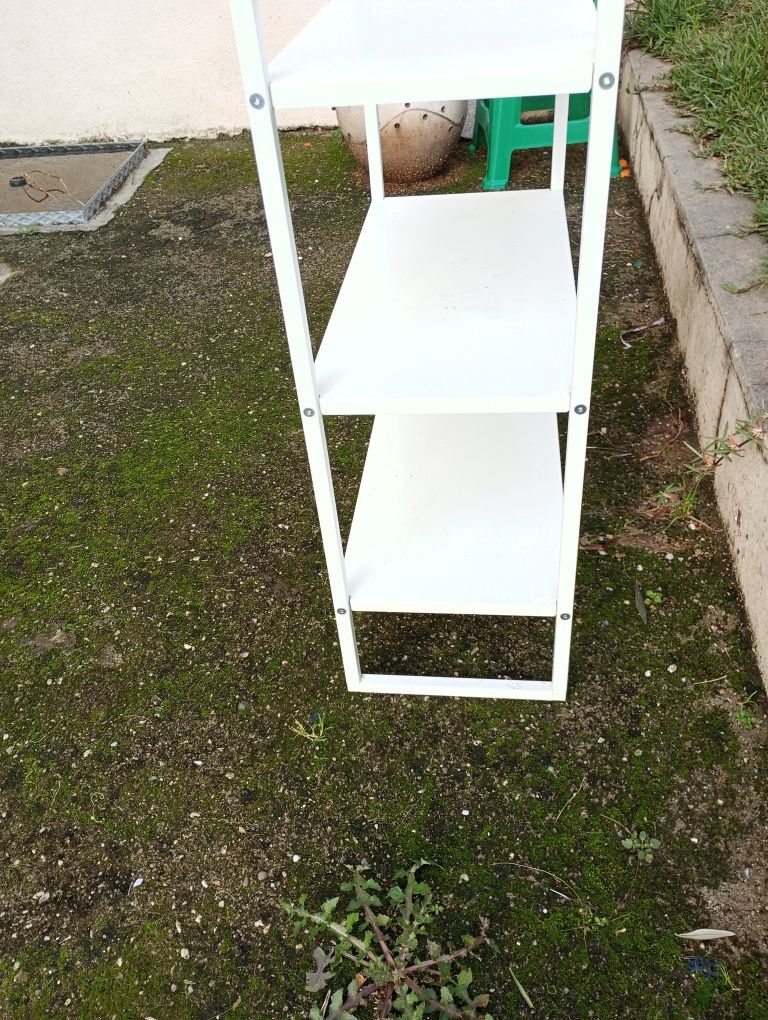 Estante metálica