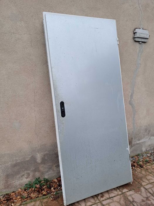 Drzwi stalowe prawe z ościeżnicom