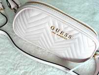 Guess torebeczka z zawieszka