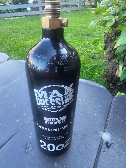 Butle CO₂ do paintballa – 20 oz, 16 sztuk, ważna legalizacja do 2029