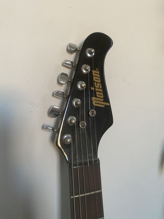 Guitarra preta maison seminova