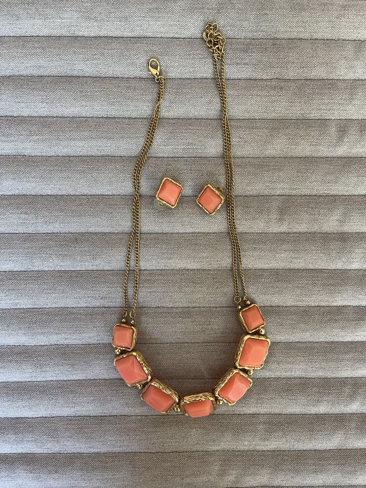 Conjunto de colar e par de brincos
