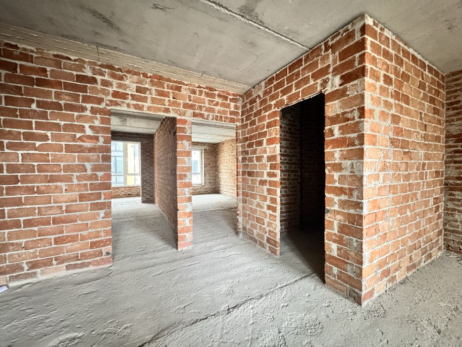 Продаж 3 кім.сирої квартири