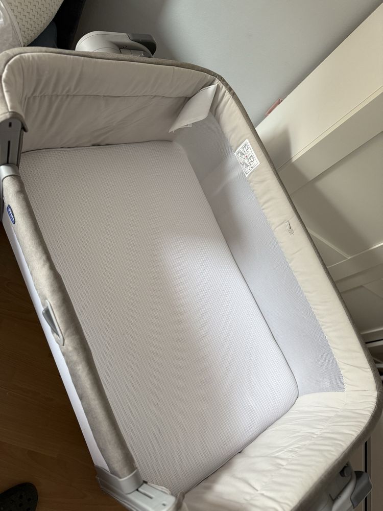 Łóżeczko dostawne Chicco Next2Me Magic kolor Desert Taupe