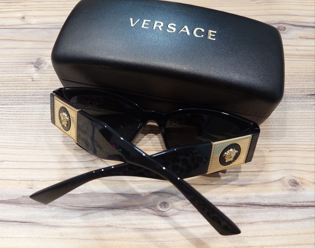 Жіночі сонцезахисні окуляри в формі Cat eyes 4398 від Versace!