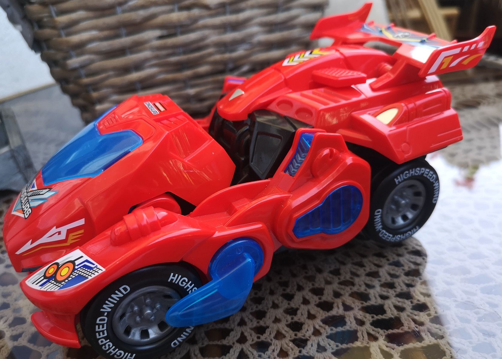 Auto dinozaur robot transformujący samochód