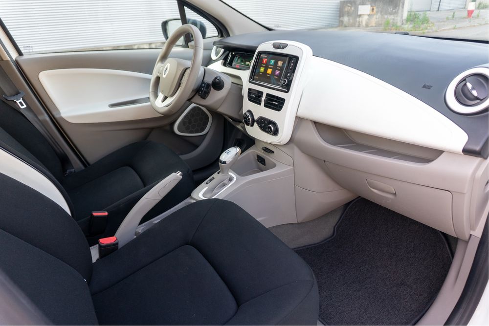 RENAULT ZOE LIFE 41 kWh C/IVA DEDUTIVEL C/ BATERIAS PROPRIAS