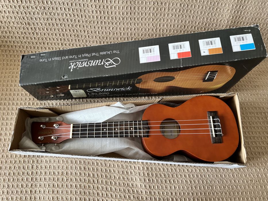 Pięknie brzmiące Ukulele Brunswick Soprano - Struny Aquila