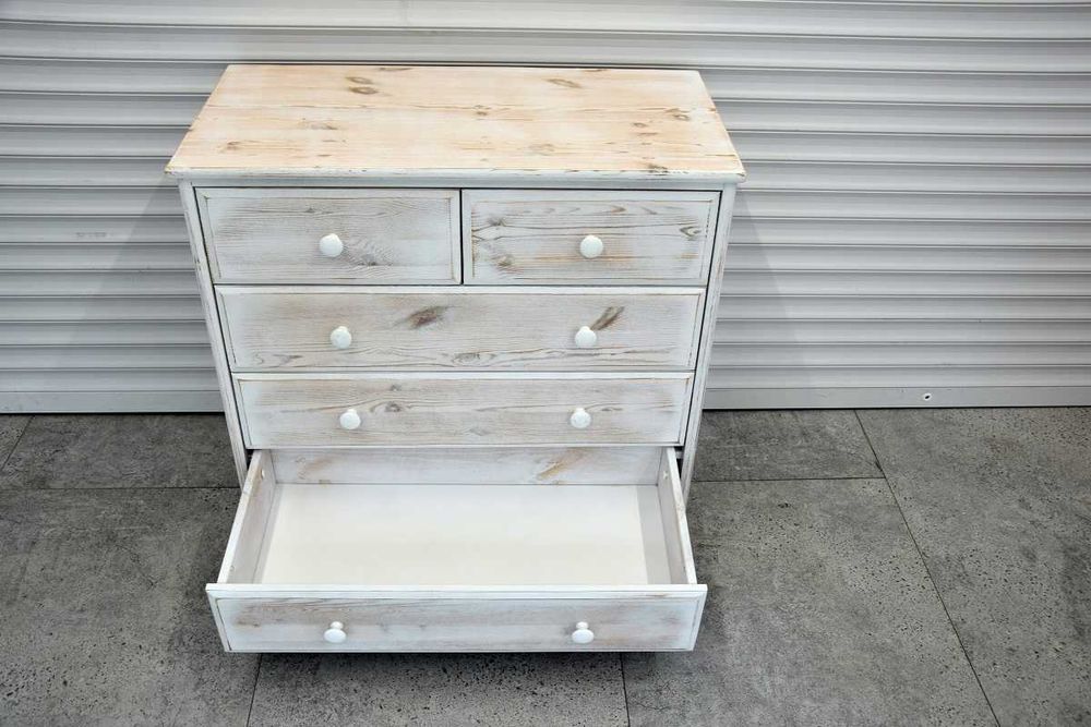 komoda sosnowa z szufladami - jak nowa