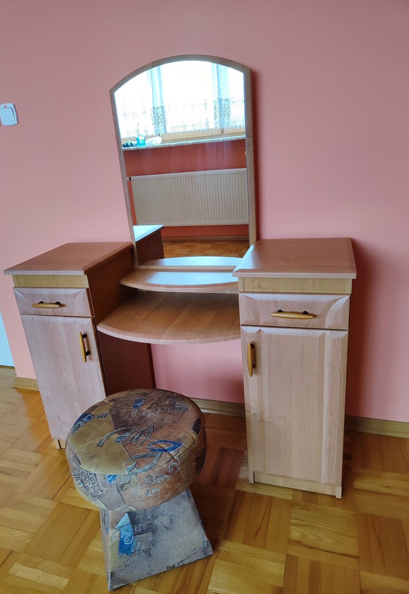 Toaletka z lustrem + pufa