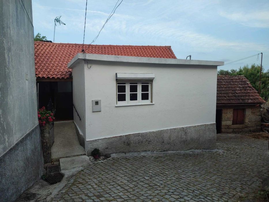 Moradia T2 pronta a habitar+piso para remodelar