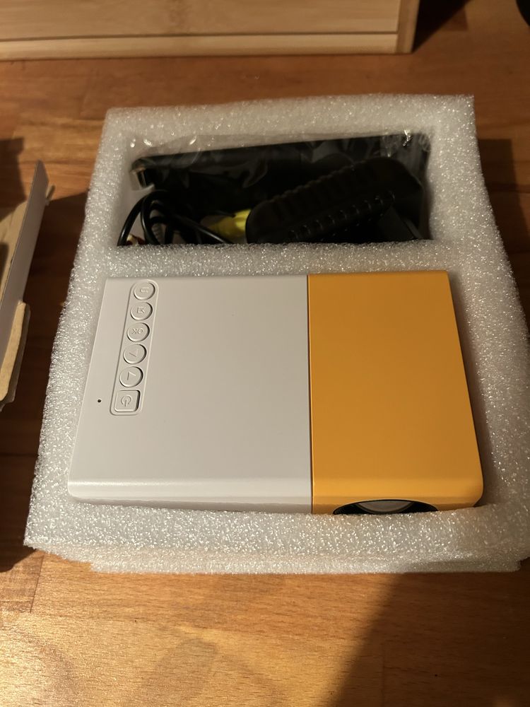 Projektor mini rzutnik led  24-60 cali TFT Lcd