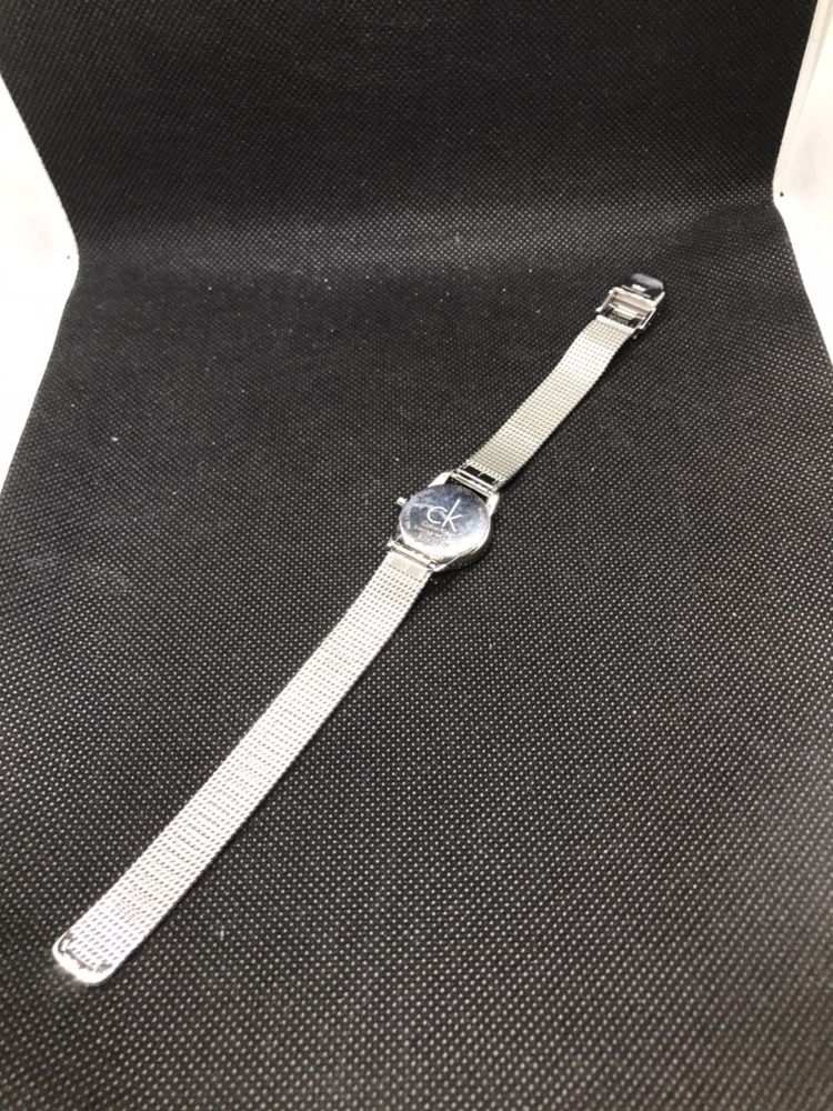 Minimalistyczny zegarek Calvin Klein, pudelko