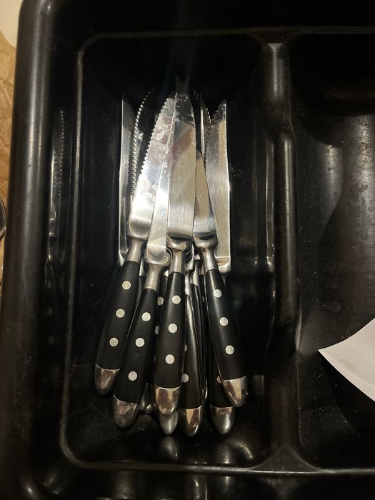 Столові набори , ложки, ножі , виделки, щипці для льоду