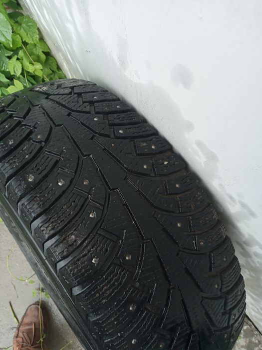 Шини зимові  nokian 235 60 16