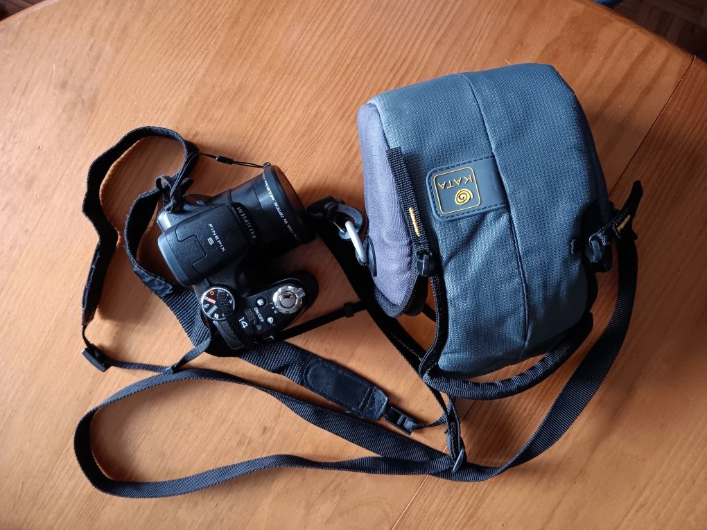 Fujifilm Finepix S + bolsa protetora à prova de chuva