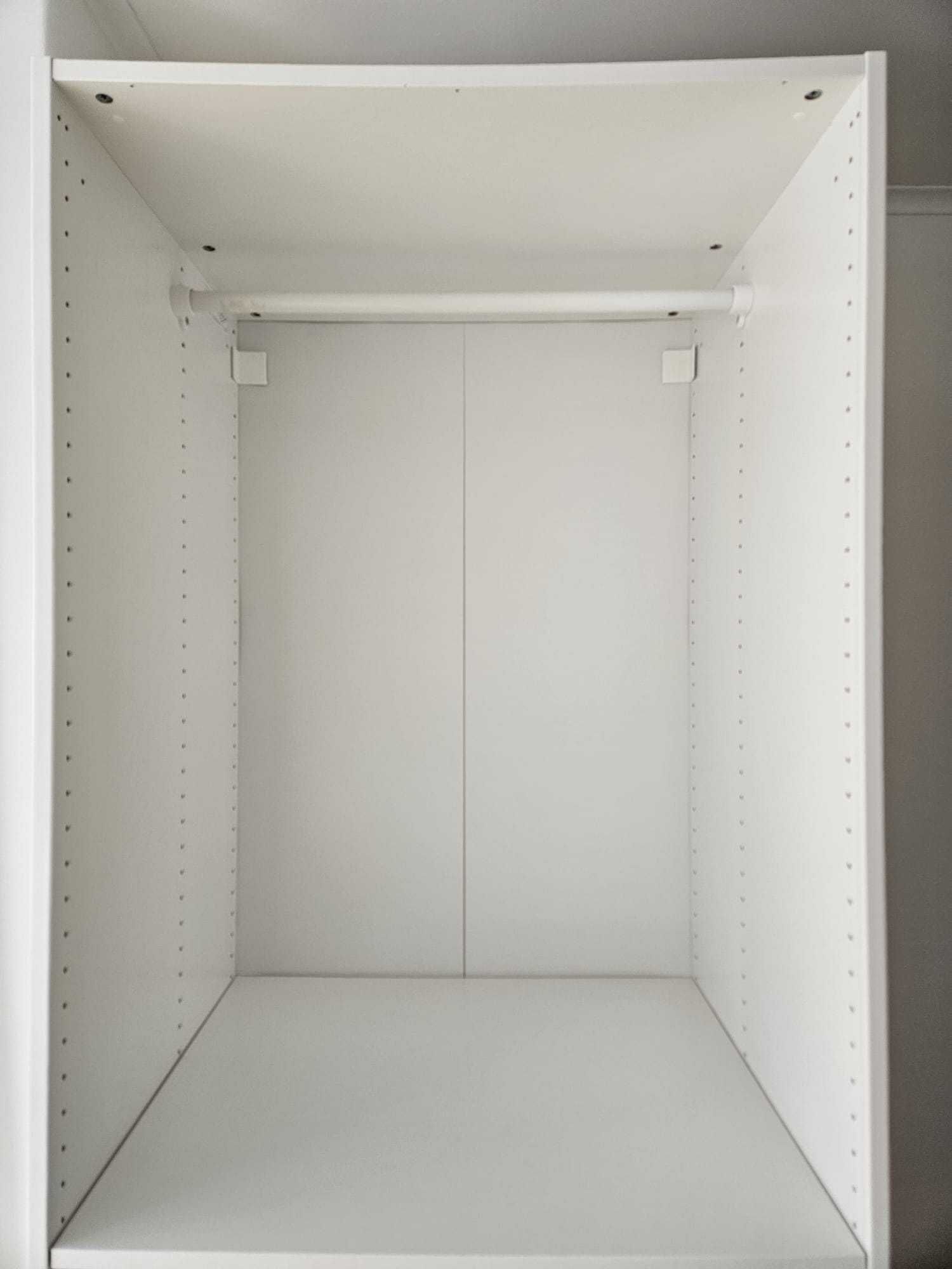 Estrutura de armário PAX (Ikea)