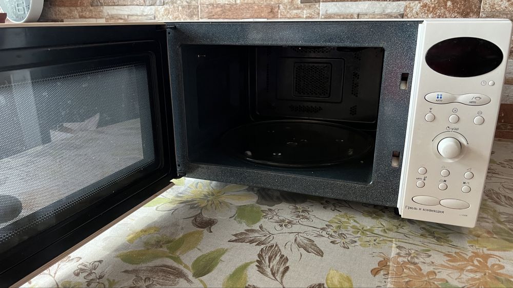 Мікрохвильова піч SAMSUNG C100R-5 біла мікрохвильовка б/у