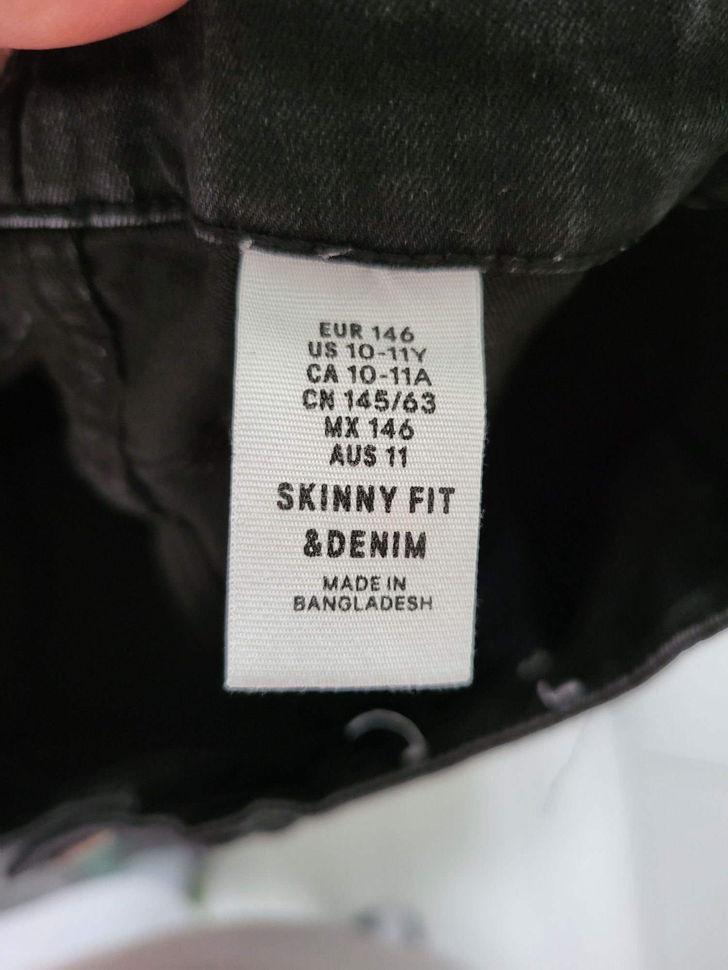 Czarne spodnie Skinny Fit 146