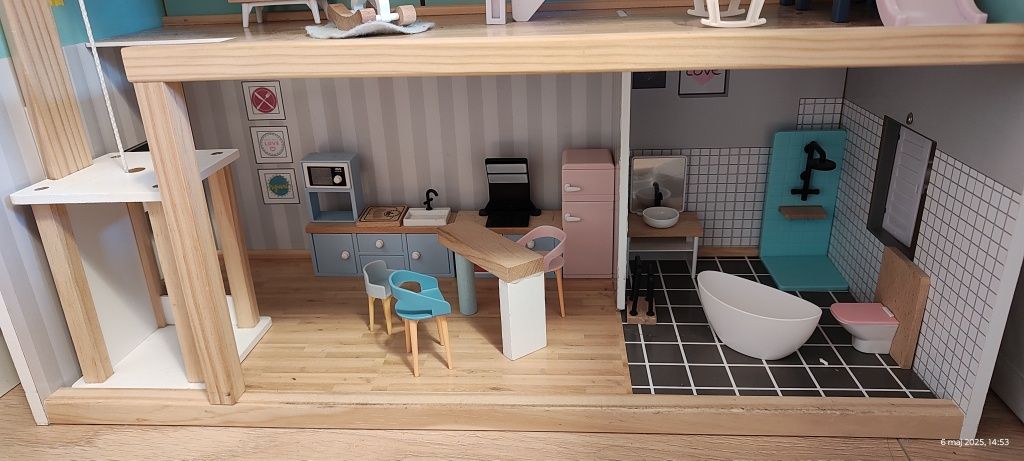 Domek dla lalek drewniany-  Lidl
