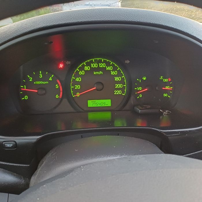 Hyundai H1 blaszak dostawczy