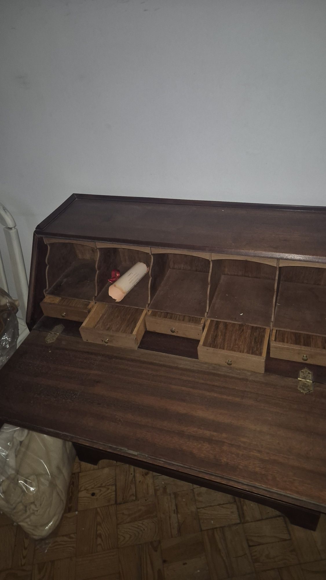 Escrivaninha cômoda