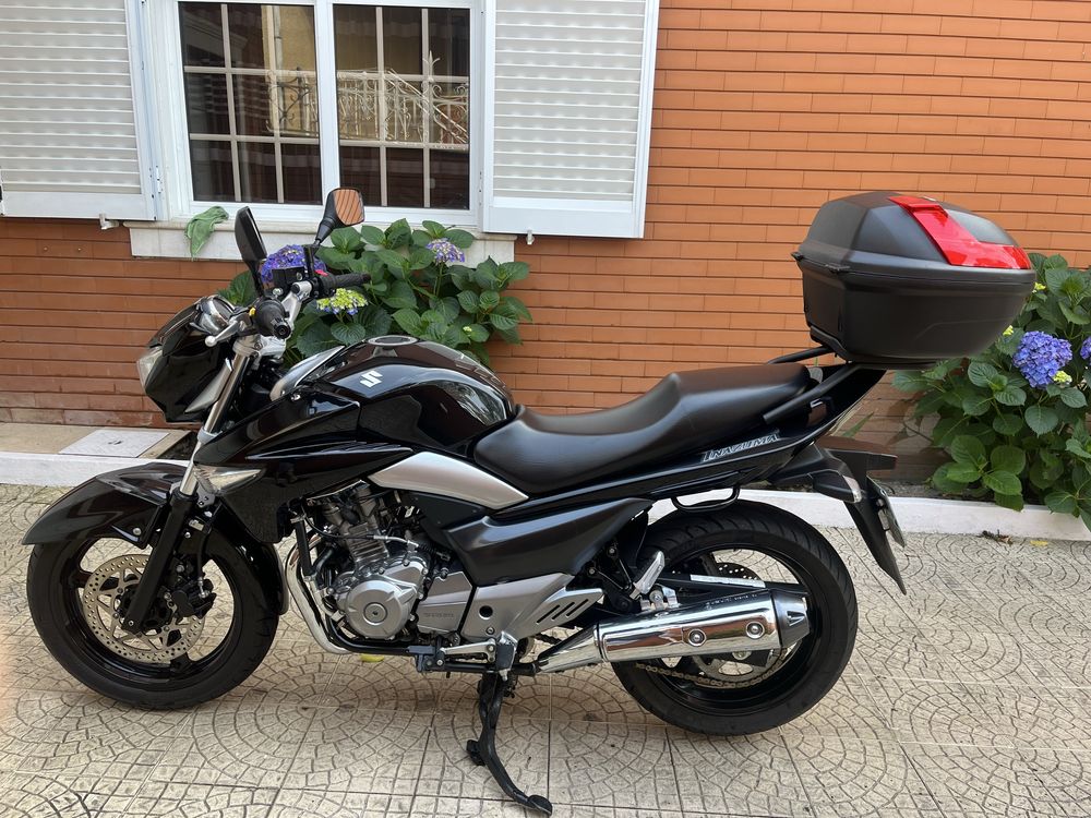 Suzuki Inazuma 250