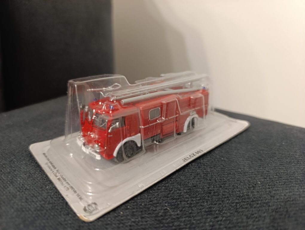 Metalowy model kultowego auta JELCZ 003 Skala: 1:72 Model kolekcjoners