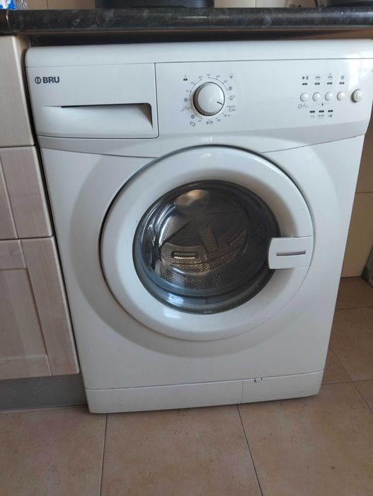 Vendo esta máquina de lavar y secar roupa  BRU,