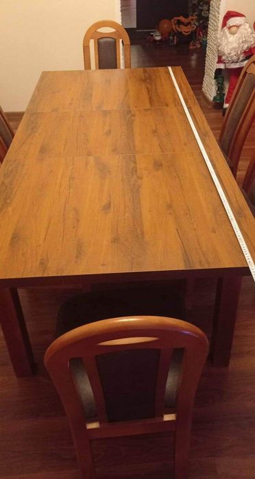 Drewniany, masywny stół z 6 krzesłami,stan bardzo dobr