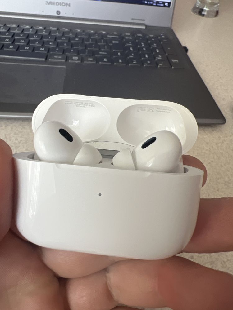 Навушники AirPods 4 AirPods Pro 2 USB-C
